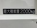 ２ｔ積・５ＭＴ・極東製パワーゲート・Ｓ６０１－１ＳＲＴ２　昇降能力６００ｋｇ型・１０尺・平ボディ・坂道発進補助装置・左電格ミラー・アイドリングストップ・ライトレベライザー・フロアマット・ドラレコ・荷台内寸　Ｌ３０３８　Ｗ１６１７　Ｈ３７４・ステージ長さ７１８（31枚目）