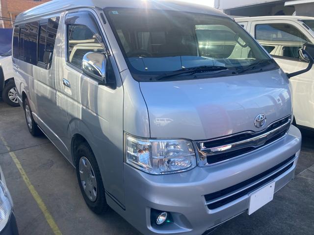 ハイエースワゴン 　ナッツＲＶ　トライアル　１０名乗車　３ナンバー　サブバッテリー　走行充電　電圧計　４００Ｗインバーター　７インチナビ　ＥＴＣ１．０　バックカメラ　キャンピングカー（4枚目）
