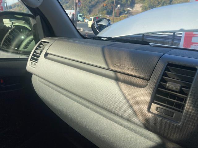 ハイエースワゴン 　ナッツＲＶ　トライアル　１０名乗車　３ナンバー　サブバッテリー　走行充電　電圧計　４００Ｗインバーター　７インチナビ　ＥＴＣ１．０　バックカメラ　キャンピングカー（10枚目）