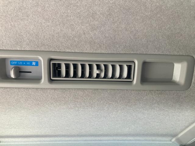 ハイエースワゴン 　ナッツＲＶ　トライアル　１０名乗車　３ナンバー　サブバッテリー　走行充電　電圧計　４００Ｗインバーター　７インチナビ　ＥＴＣ１．０　バックカメラ　キャンピングカー（15枚目）