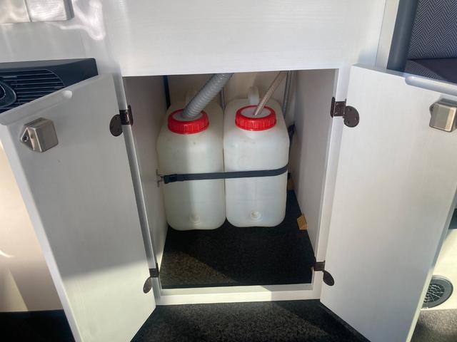 ハイエースワゴン 　ナッツＲＶ　トライアル　１０名乗車　３ナンバー　サブバッテリー　走行充電　電圧計　４００Ｗインバーター　７インチナビ　ＥＴＣ１．０　バックカメラ　キャンピングカー（18枚目）