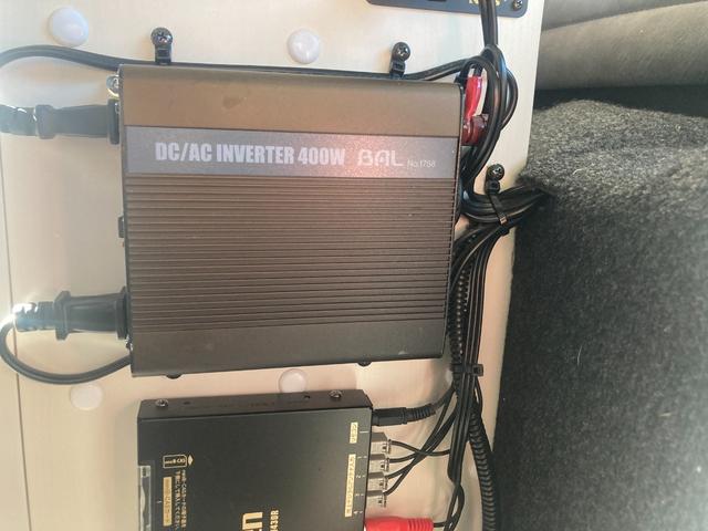 ハイエースワゴン 　ナッツＲＶ　トライアル　１０名乗車　３ナンバー　サブバッテリー　走行充電　電圧計　４００Ｗインバーター　７インチナビ　ＥＴＣ１．０　バックカメラ　キャンピングカー（28枚目）
