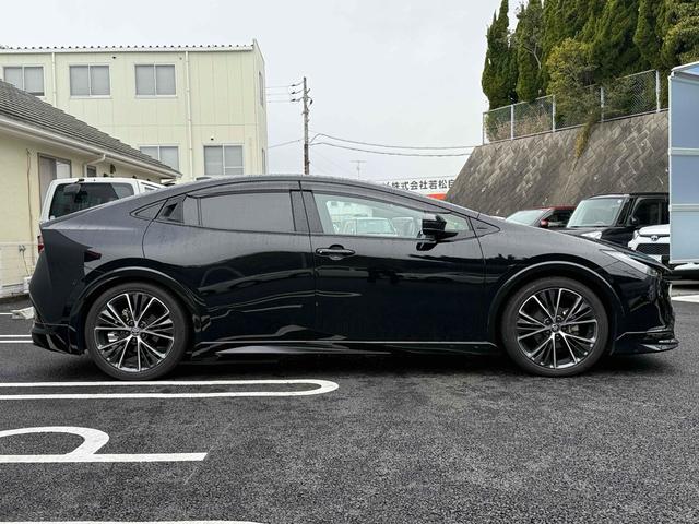 プリウス Ｚ　モデリスタエアロ　デジタルインナーミラー　サンルーフ　全周囲カメラ　ナビ　クリアランスソナー　アダプティブクルコン　スペアタイヤ　レーンアシスト　　オートマチックハイビーム　ＬＥＤヘッドランプ（15枚目）