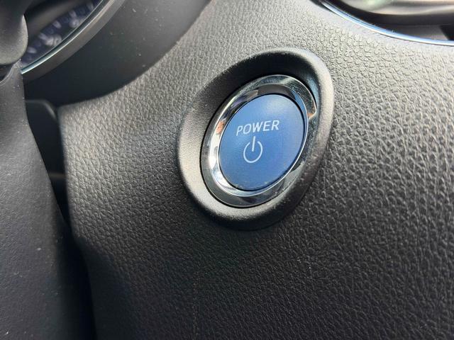 プッシュエンジンスタートシステム、エンジン始動・停止をワンタッチで行うことができます。