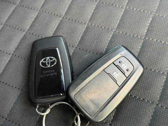 スマートキーシステム＆プッシュエンジンスタートシステム、エンジン始動・停止をワンタッチで行え、キーのロックまでドアノブに触れる事でワンタッチ操作で行うことが出来ます☆