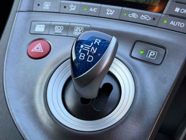 プリウス Sツーリングセレクション ETC バックカメラ ナビ TV アルミホイール オートライト ヘッドライトウォッシャー CVT スマートキー 電動格納ミラー 盗難防止システム CD 衝突安全ボディ ABS エアコン(8枚目)
