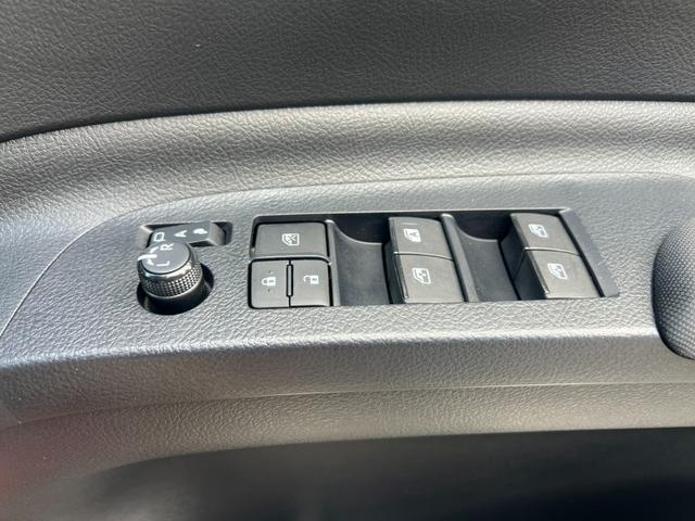 シエンタ G クエロ 純正ナビ フルセグTV Bluetooth接続 CD&DVD ビルトインETC 両側電動スライドドア ステアリングヒーター シートヒーター シートリフター トヨタセーフティセンス(19枚目)