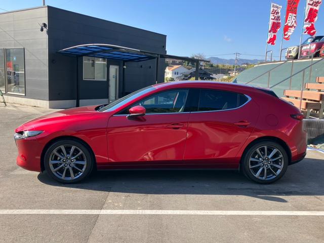 ＭＡＺＤＡ３ファストバック ２０Ｓ　Ｌパッケージ　禁煙車　マツコネ　３６０度セーフティパッケージ付き　ＢＯＳＥサウンド　レーダークルーズコントロール　シートヒーター　ハンドルヒーター　オートライト　ビルトインＥＴＣ　パワーシート（31枚目）