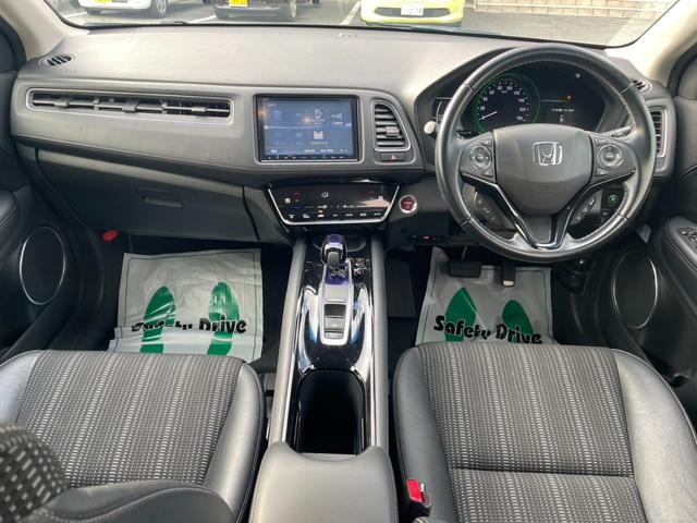 ヴェゼル ハイブリッドＺ・ホンダセンシング　純正８インチナビ　バックモニター　ビルトインＥＴＣ　スマートキープッシュスタート　ＬＥＤヘッドライト　ハーフレザーシート　純正１７インチアルミホイール（3枚目）