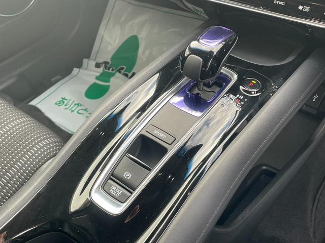 ヴェゼル ハイブリッドＺ・ホンダセンシング　純正８インチナビ　バックモニター　ビルトインＥＴＣ　スマートキープッシュスタート　ＬＥＤヘッドライト　ハーフレザーシート　純正１７インチアルミホイール（14枚目）