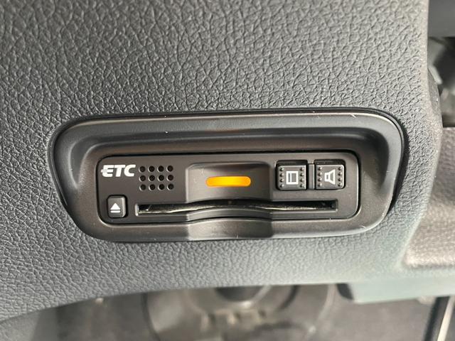 ヴェゼル ハイブリッドＺ・ホンダセンシング　純正８インチナビ　バックモニター　ビルトインＥＴＣ　スマートキープッシュスタート　ＬＥＤヘッドライト　ハーフレザーシート　純正１７インチアルミホイール（16枚目）