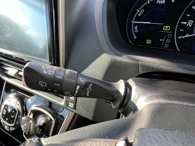 ヴォクシー ハイブリッドＺＳ　煌　両側パワースライドドア　純正ナビ　ＴＶ　純正ＡＷ（7枚目）