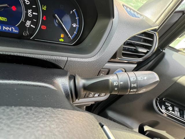 ヴォクシー ハイブリッドＺＳ　煌　両側パワースライドドア　純正ナビ　ＴＶ　純正ＡＷ（8枚目）