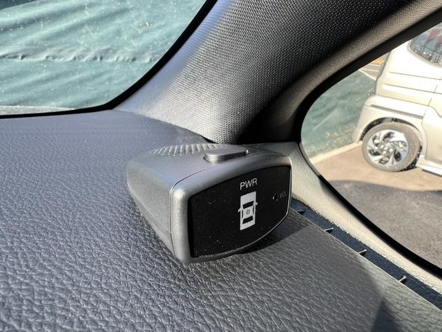 ヴォクシー ハイブリッドＺＳ　煌　両側パワースライドドア　純正ナビ　ＴＶ　純正ＡＷ（20枚目）