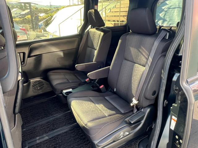 ヴォクシー ハイブリッドＺＳ　煌　両側パワースライドドア　純正ナビ　ＴＶ　純正ＡＷ（24枚目）