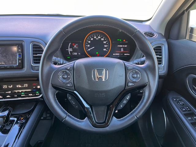 ヴェゼル ハイブリッドＺ・ホンダセンシング　ワンオーナー　禁煙車　純正ナビ　フルセグＴＶ　Ｂｌｕｅｔｏｏｔｈ接続　ＣＤ＆ＤＶＤ　ハーフレザー　バックカメラ　ビルトインＥＴＣ　クルーズコントロール　ＬＥＤヘッドライト　前席シートヒーター（4枚目）