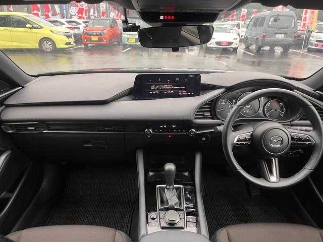 ＭＡＺＤＡ３ファストバック １５Ｓツーリング　純正８．８インチマツコネ　全方位モニター　テレビ　全方位カメラ　ビルトインＥＴＣ　電動パーキング　オートホールド　ＬＥＤヘッドライト　レーンキープアシスト　Ｂｌｕｅｔｏｏｔｈオーディオ（3枚目）