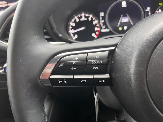 ＭＡＺＤＡ３ファストバック １５Ｓツーリング　純正８．８インチマツコネ　全方位モニター　テレビ　全方位カメラ　ビルトインＥＴＣ　電動パーキング　オートホールド　ＬＥＤヘッドライト　レーンキープアシスト　Ｂｌｕｅｔｏｏｔｈオーディオ（5枚目）