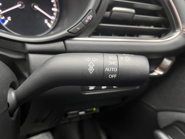 ＭＡＺＤＡ３ファストバック １５Ｓツーリング　純正８．８インチマツコネ　全方位モニター　テレビ　全方位カメラ　ビルトインＥＴＣ　電動パーキング　オートホールド　ＬＥＤヘッドライト　レーンキープアシスト　Ｂｌｕｅｔｏｏｔｈオーディオ（8枚目）