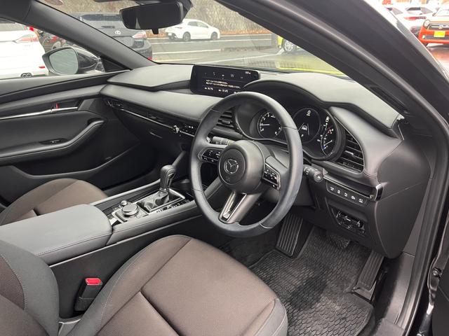 ＭＡＺＤＡ３ファストバック １５Ｓツーリング　純正８．８インチマツコネ　全方位モニター　テレビ　全方位カメラ　ビルトインＥＴＣ　電動パーキング　オートホールド　ＬＥＤヘッドライト　レーンキープアシスト　Ｂｌｕｅｔｏｏｔｈオーディオ（23枚目）