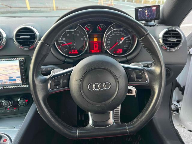 TTクーペ 2.0TFSI ETC バックカメラ ナビ TV AT HID キーレスエントリー 電動格納ミラー アルミホイール 盗難防止システム ABS CD DVD再生 Bluetooth エアコン パワーステアリング(2枚目)