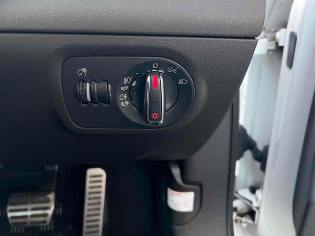 TTクーペ 2.0TFSI ETC バックカメラ ナビ TV AT HID キーレスエントリー 電動格納ミラー アルミホイール 盗難防止システム ABS CD DVD再生 Bluetooth エアコン パワーステアリング(8枚目)