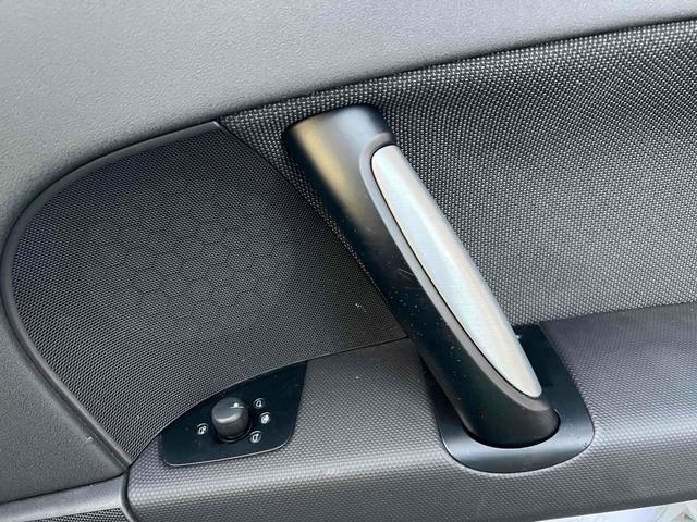 TTクーペ 2.0TFSI ETC バックカメラ ナビ TV AT HID キーレスエントリー 電動格納ミラー アルミホイール 盗難防止システム ABS CD DVD再生 Bluetooth エアコン パワーステアリング(10枚目)
