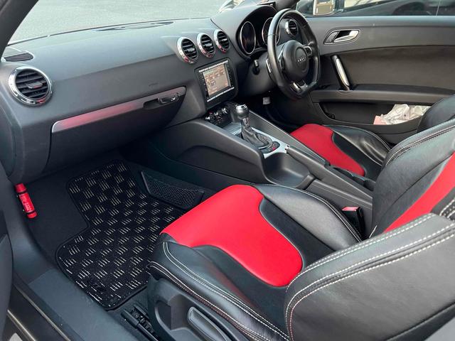 TTクーペ 2.0TFSI ETC バックカメラ ナビ TV AT HID キーレスエントリー 電動格納ミラー アルミホイール 盗難防止システム ABS CD DVD再生 Bluetooth エアコン パワーステアリング(11枚目)