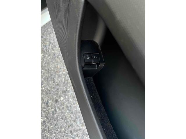 TTクーペ 2.0TFSI ETC バックカメラ ナビ TV AT HID キーレスエントリー 電動格納ミラー アルミホイール 盗難防止システム ABS CD DVD再生 Bluetooth エアコン パワーステアリング(23枚目)