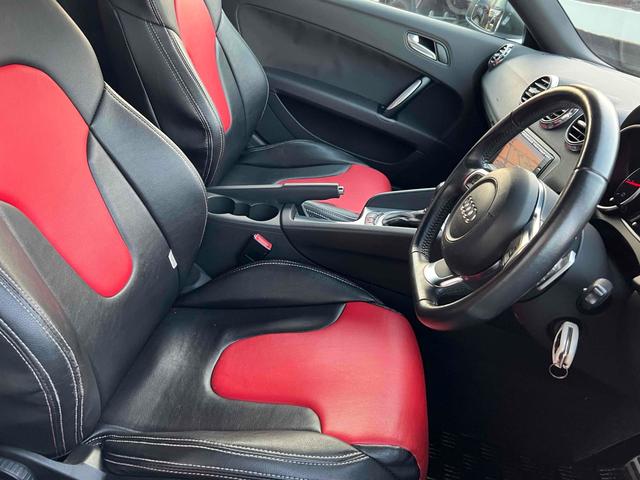 TTクーペ 2.0TFSI ETC バックカメラ ナビ TV AT HID キーレスエントリー 電動格納ミラー アルミホイール 盗難防止システム ABS CD DVD再生 Bluetooth エアコン パワーステアリング(28枚目)