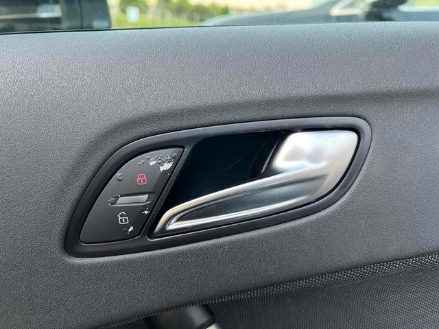 TTクーペ 2.0TFSI ETC バックカメラ ナビ TV AT HID キーレスエントリー 電動格納ミラー アルミホイール 盗難防止システム ABS CD DVD再生 Bluetooth エアコン パワーステアリング(29枚目)