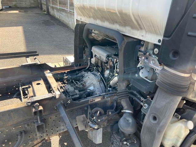 エルフトラック 積載車 フラトップ 積載車 極東開発フラトップ リモコン AT 後輪ダブル ETC ナビ TV キーレスエントリー 電動格納ミラー エアコン 運転席エアバッグ(22枚目)