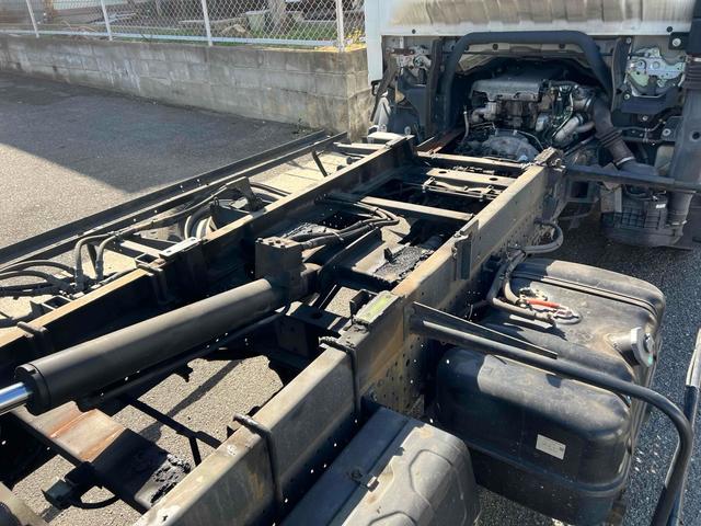 エルフトラック 積載車 フラトップ 積載車 極東開発フラトップ リモコン AT 後輪ダブル ETC ナビ TV キーレスエントリー 電動格納ミラー エアコン 運転席エアバッグ(28枚目)