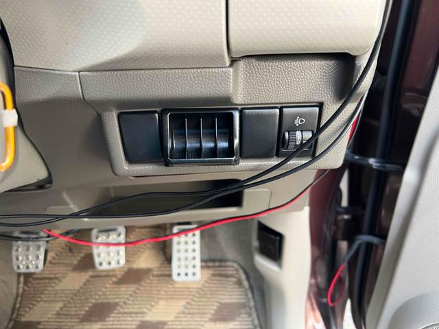 アルト アルト誕生３０年記念車　ナビ　キーレスエントリー　ＭＴ　盗難防止システム　ＣＤ　ＵＳＢ　ミュージックプレイヤー接続可　アルミホイール　衝突安全ボディ　エアコン　パワーステアリング　パワーウィンドウ（4枚目）