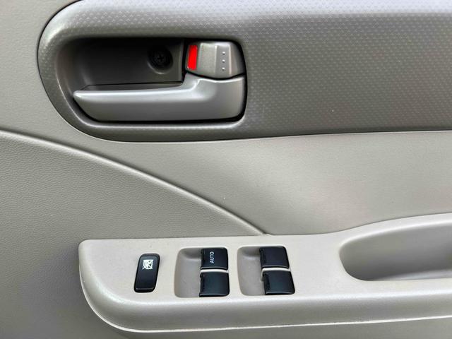 アルト アルト誕生３０年記念車　ナビ　キーレスエントリー　ＭＴ　盗難防止システム　ＣＤ　ＵＳＢ　ミュージックプレイヤー接続可　アルミホイール　衝突安全ボディ　エアコン　パワーステアリング　パワーウィンドウ（6枚目）