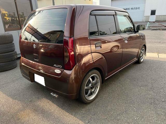 アルト アルト誕生３０年記念車　ナビ　キーレスエントリー　ＭＴ　盗難防止システム　ＣＤ　ＵＳＢ　ミュージックプレイヤー接続可　アルミホイール　衝突安全ボディ　エアコン　パワーステアリング　パワーウィンドウ（17枚目）