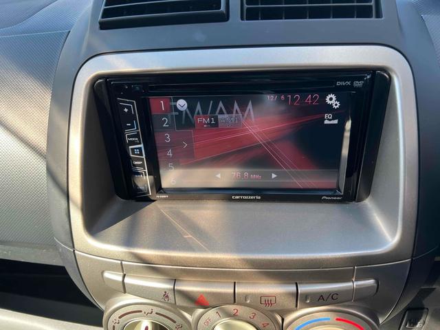 パッソ レーシー アルミホイール キーレスエントリー 電動格納ミラー 衝突安全ボディ ABS CD DVD再生 エアコン(4枚目)