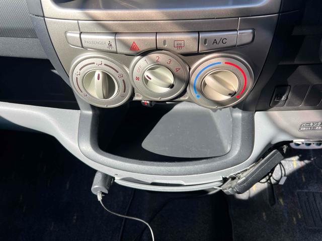 パッソ レーシー アルミホイール キーレスエントリー 電動格納ミラー 衝突安全ボディ ABS CD DVD再生 エアコン(5枚目)