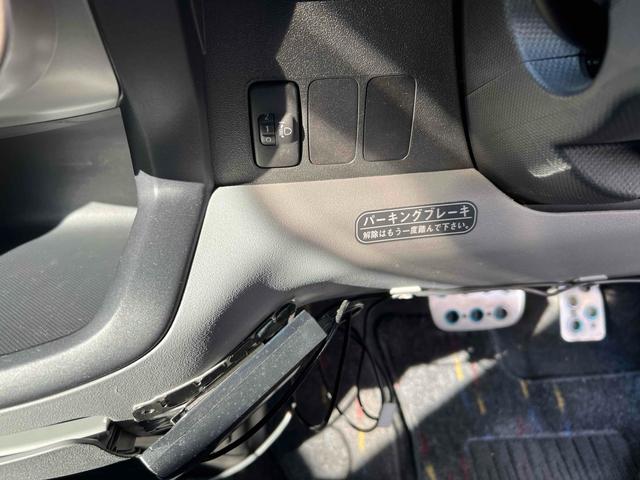 パッソ レーシー アルミホイール キーレスエントリー 電動格納ミラー 衝突安全ボディ ABS CD DVD再生 エアコン(6枚目)