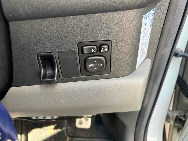 パッソ レーシー アルミホイール キーレスエントリー 電動格納ミラー 衝突安全ボディ ABS CD DVD再生 エアコン(9枚目)