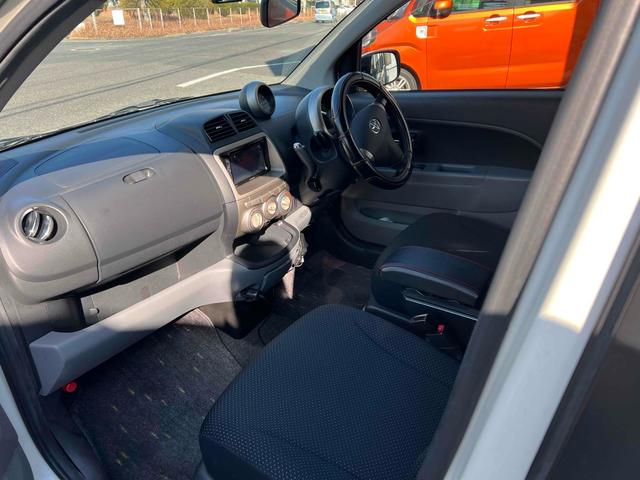 パッソ レーシー アルミホイール キーレスエントリー 電動格納ミラー 衝突安全ボディ ABS CD DVD再生 エアコン(28枚目)