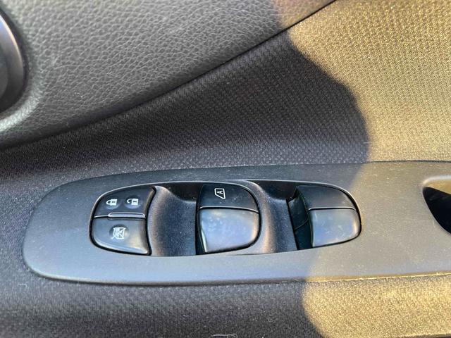 セレナ ハイウェイスター　ＥＴＣ　バックカメラ　ナビ　ＴＶ　オートクルーズコントロール　両側電動スライドドア　サンルーフ　スマートキー　アイドリングストップ　電動格納ミラー　後席モニター　３列シート　ＣＶＴ　アルミホイール（10枚目）