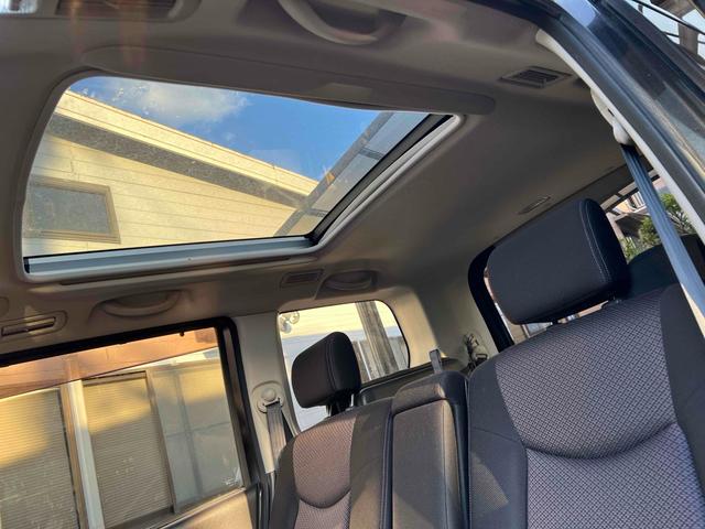 セレナ ハイウェイスター　ＥＴＣ　バックカメラ　ナビ　ＴＶ　オートクルーズコントロール　両側電動スライドドア　サンルーフ　スマートキー　アイドリングストップ　電動格納ミラー　後席モニター　３列シート　ＣＶＴ　アルミホイール（11枚目）