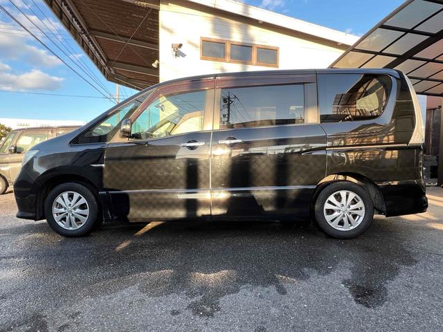 セレナ ハイウェイスター　ＥＴＣ　バックカメラ　ナビ　ＴＶ　オートクルーズコントロール　両側電動スライドドア　サンルーフ　スマートキー　アイドリングストップ　電動格納ミラー　後席モニター　３列シート　ＣＶＴ　アルミホイール（19枚目）