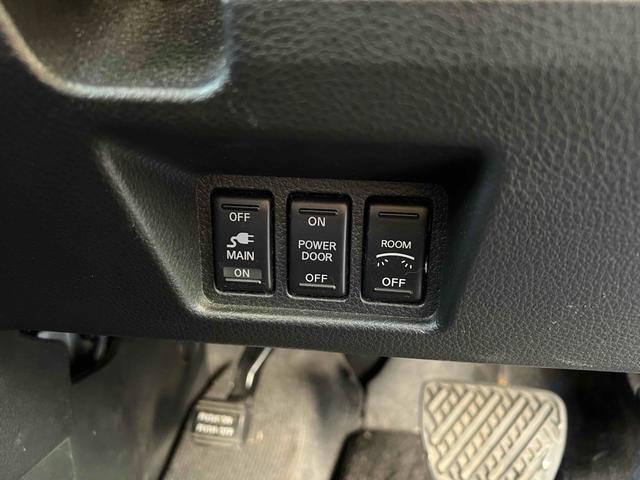 セレナ ハイウェイスター　ＥＴＣ　バックカメラ　ナビ　ＴＶ　オートクルーズコントロール　両側電動スライドドア　サンルーフ　スマートキー　アイドリングストップ　電動格納ミラー　後席モニター　３列シート　ＣＶＴ　アルミホイール（29枚目）