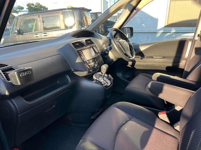 セレナ ハイウェイスター　ＥＴＣ　バックカメラ　ナビ　ＴＶ　オートクルーズコントロール　両側電動スライドドア　サンルーフ　スマートキー　アイドリングストップ　電動格納ミラー　後席モニター　３列シート　ＣＶＴ　アルミホイール（31枚目）