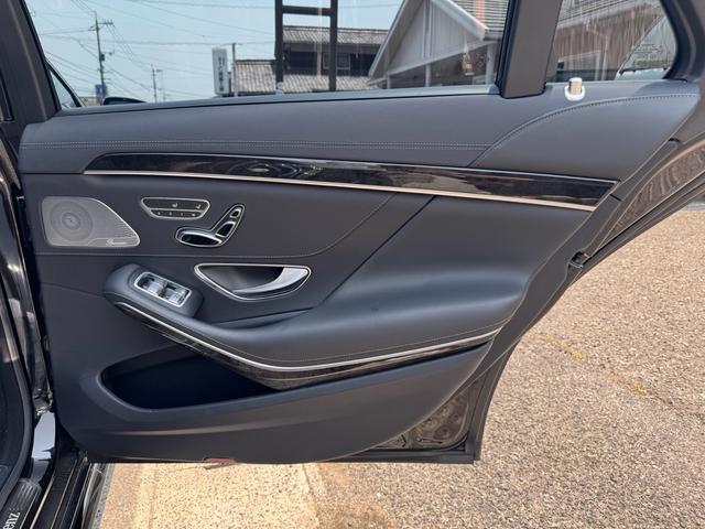 Ｓクラス Ｓ５５０ロング　ＡＭＧスポーツパッケージ　社外エアサス　Ｓ６３外装　サンルーフ　全周囲カメラ　クリアランスソナー　バックカメラ　黒革シート　シートヒーター　シートクーラー　ＥＴＣ　Ｂｌｕｅｔｏｏｔｈ　ドラレコ（45枚目）