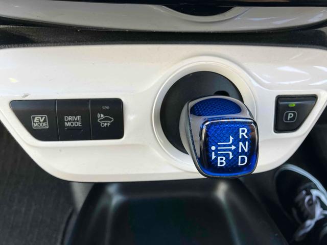 プリウス S ETC レーンアシスト オートクルーズコントロール バックカメラ TV アルミホイール オートライト LEDヘッドランプ CVT スマートキー アイドリングストップ 電動格納ミラー 盗難防止システム(6枚目)