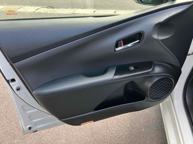 プリウス S ETC レーンアシスト オートクルーズコントロール バックカメラ TV アルミホイール オートライト LEDヘッドランプ CVT スマートキー アイドリングストップ 電動格納ミラー 盗難防止システム(29枚目)