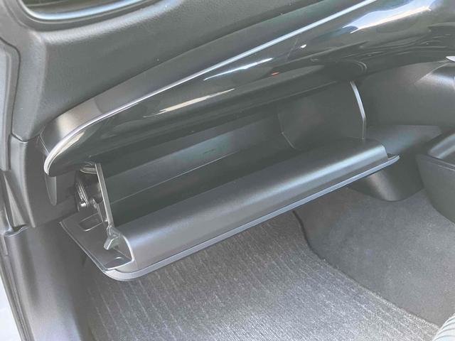 プリウス S ETC レーンアシスト オートクルーズコントロール バックカメラ TV アルミホイール オートライト LEDヘッドランプ CVT スマートキー アイドリングストップ 電動格納ミラー 盗難防止システム(39枚目)